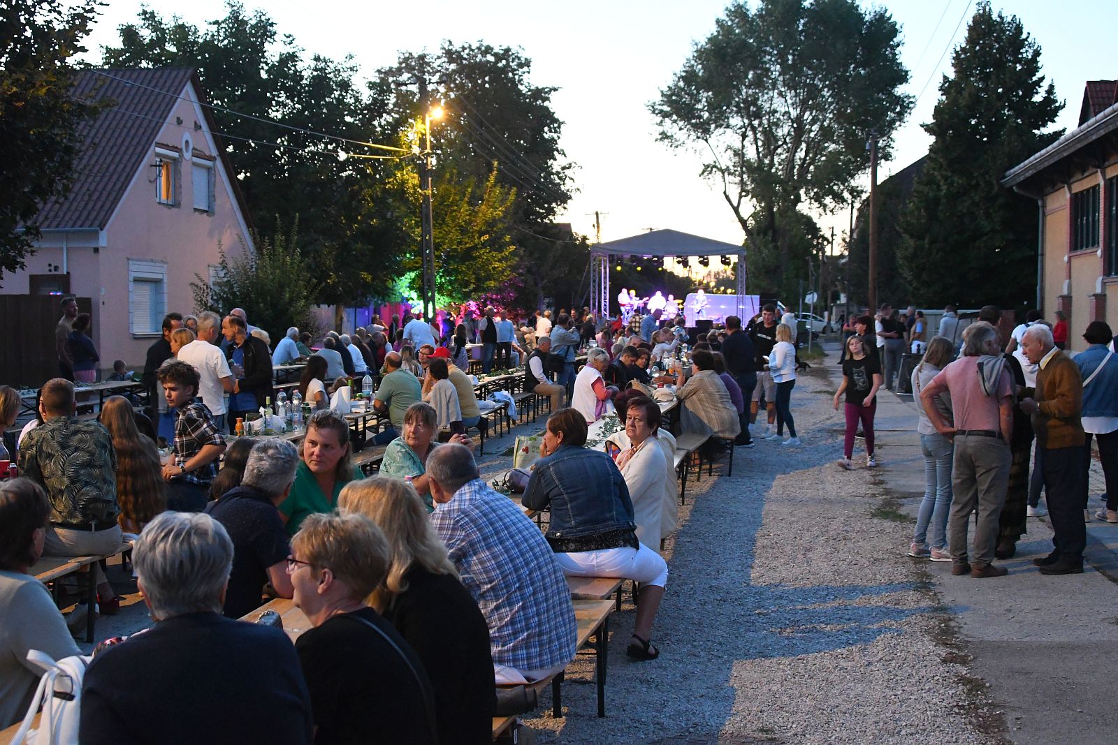 Összejött a városrész apraja-nagyja a Felsővárosi utcabálon